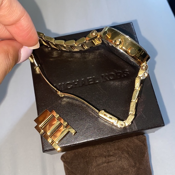 MICHAEL Michael Kors Watch - Picture 15 of 17